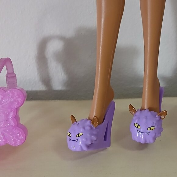 Monster High Clawdeen Wolf doll in pjs with sister & accessories - Picture 6 of 6